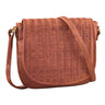 Damen Schultertasche Leder geflochten cognac aus der schrägen Frontalperspektive